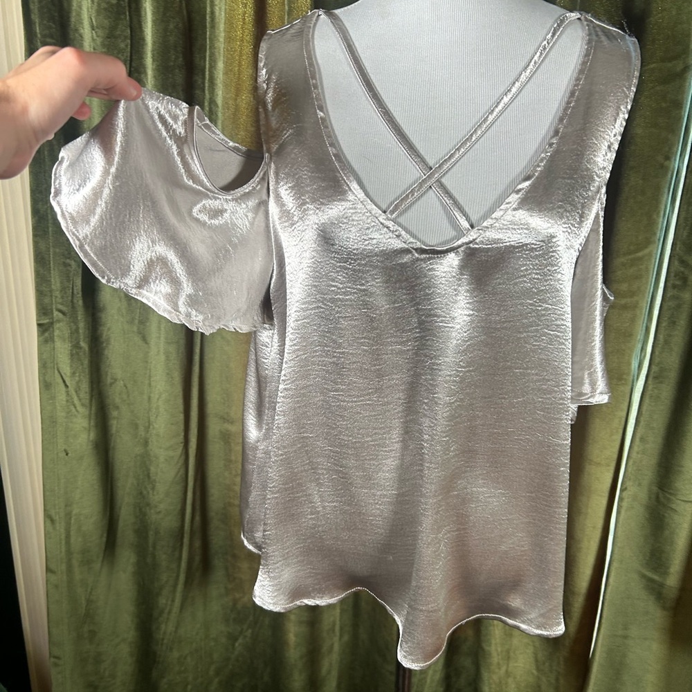 Elodie Metallic Cold Shoulder Top - Picture 4 of 7